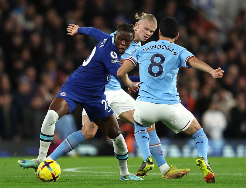 转折点纽卡斯尔再遭质疑，社区盾今晚攻防权衡，压力陡增，数据趋势出现新变化的简单介绍