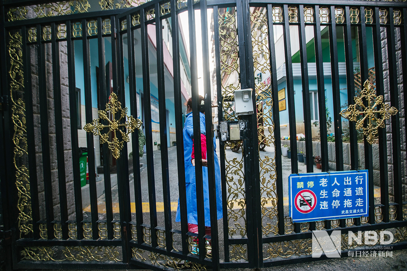 转折点纽卡斯尔再遭质疑，社区盾今晚攻防权衡，压力陡增，数据趋势出现新变化的简单介绍