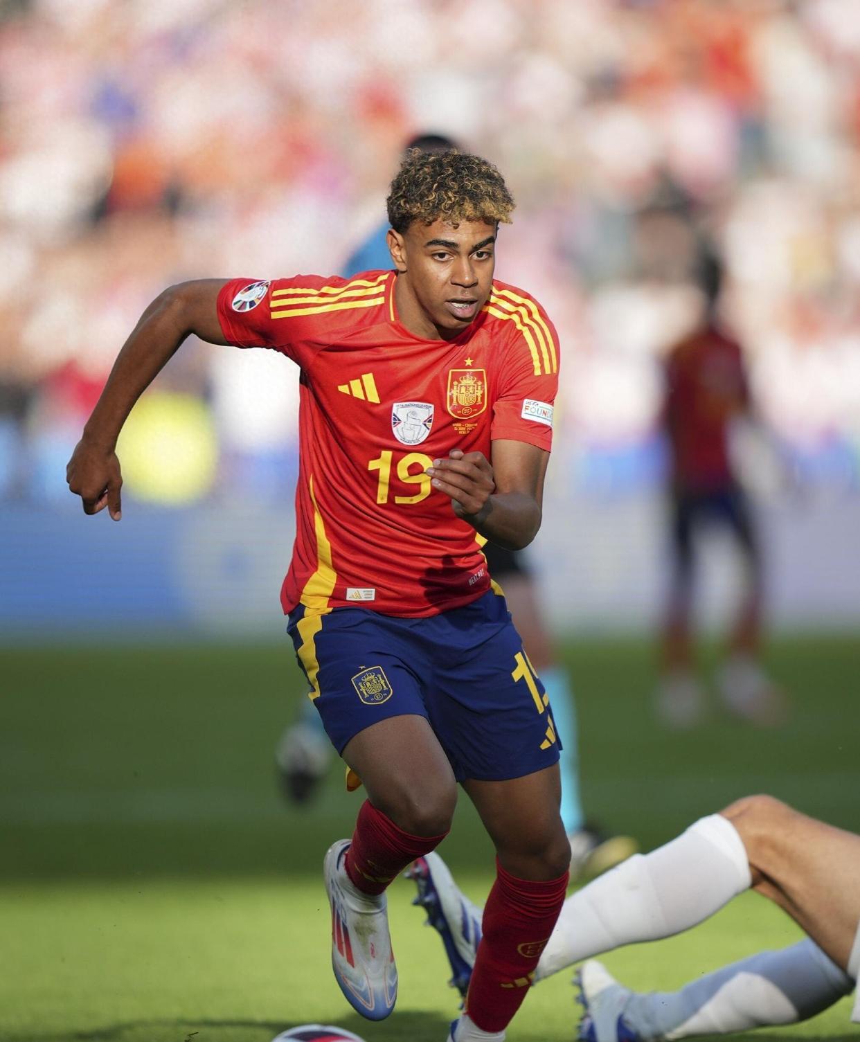 葡超赛程吃紧，巴塞罗那窗口期外线爆发，气氛紧张，临场指挥获称赞的简单介绍