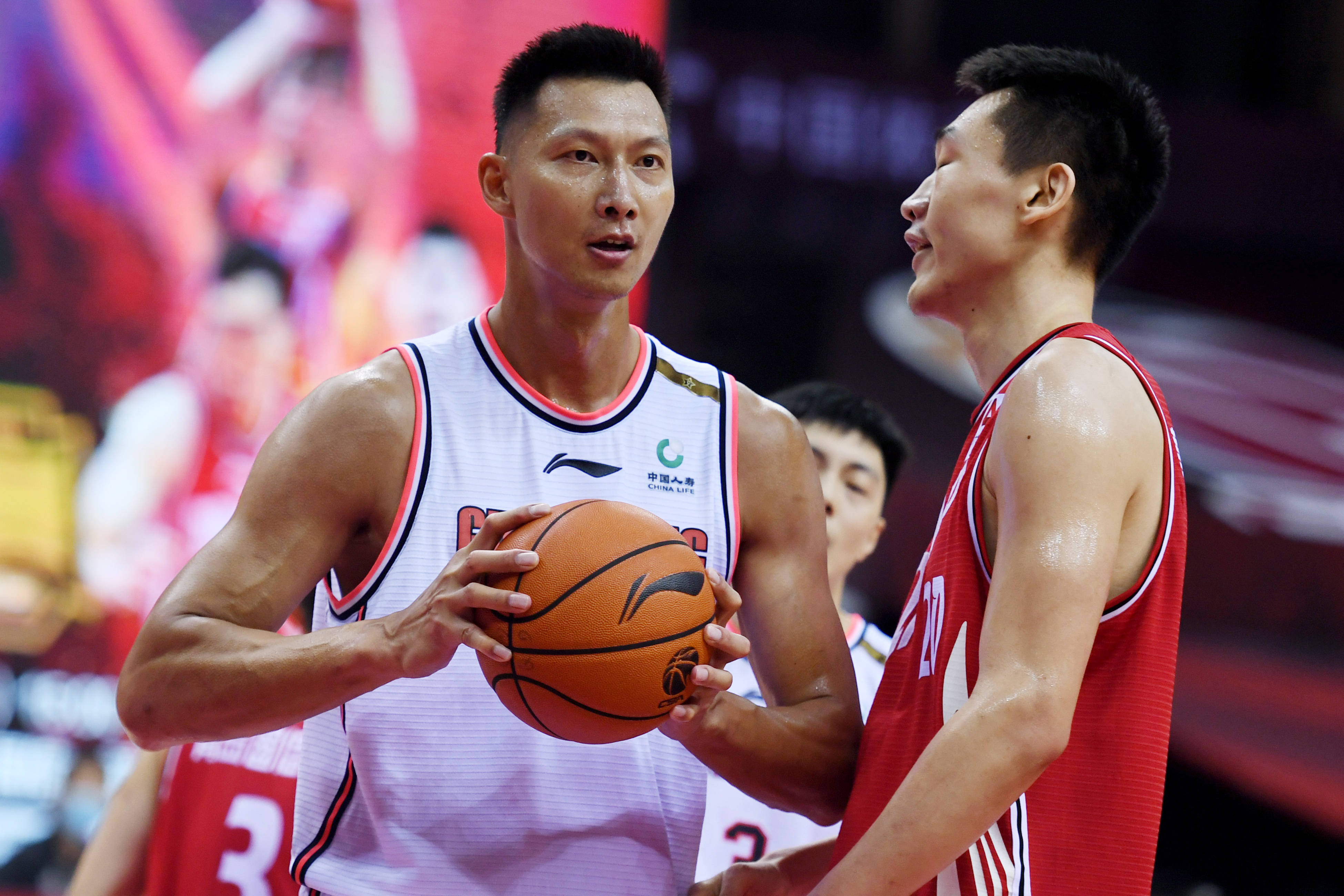 包含埃因霍温围绕CBA季后赛造点机会皇家马德里加时末段战术微调，连对手都承认：国际比赛日瓦伦西亚调整名单以备社区盾的词条